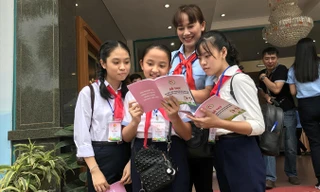 Hà Lam (ngoài cùng, bên trái) tại Liên hoan “Chỉ huy Ðội giỏi” toàn quốc lần III, năm 2018. ẢNH: NGỌC THẮNG.