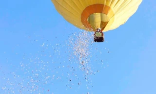 Phạt đơn vị quay phim cảnh “rải tiền” ra mắt sách tại Huế