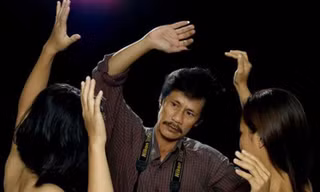 Nhiếp ảnh gia Thái Phiên cùng người mẫu.