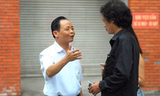 Giám đốc Sở GD&ÐT Hà Giang Vũ Văn Sử trao đổi với phóng viên Tiền Phong .