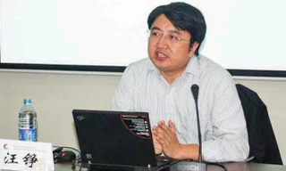 Giáo sư Uông Tranh.