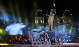 Tiết mục văn nghệ đặc biệt trong chương trình kỷ niệm. 