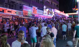 Khỏa thân ở Magaluf bị phạt 3.000 euro