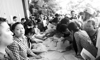 Nhiều người lao động chỉ biết mình bị nợ tiền BHXH khi chủ doanh nghiệp bỏ trốn.