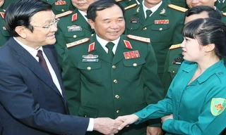 Chủ tịch nước Trương Tấn Sang gặp gỡ, động viên Trần Thị Tuyết Mai và các đại biểu ưu tú về dự Đại hội thi đua Quyết thắng toàn quân lần thứ IX.