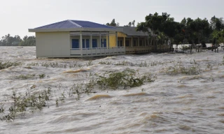 Người dân khu vực ĐBSCL đang chịu ảnh hưởng nặng nề do các đập thủy điện phía thượng nguồn.