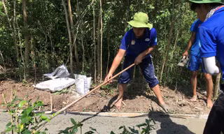 Theo trung tá Nguyễn Đức Cương, Phó Trưởng ban Thanh niên Quân đội, thời gian tới phong trào thanh niên tình nguyện cần đẩy mạnh triển khai theo hướng có trọng tâm, trọng điểm, xuất phát từ cơ sở, vì cơ sở. Ảnh: Như Ý.