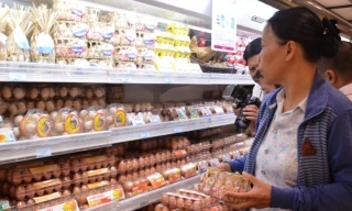Nhiều siêu thị ở TPHCM áp dụng truy xuất nguồn gốc trứng, thịt.