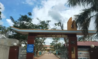 Kỷ luật hiệu trưởng dùng “tiểu xảo” để lạm thu