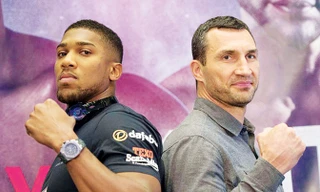 Klitschko và Joshua trong buổi họp báo trước trận đấu. Ảnh: SKY SPORT.