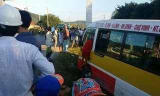 Chiếc xe buýt bị đối tượng Giáp cướp vô lăng chạy loạn xạ trên đường. Ảnh: T.D.