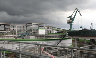 Nhà máy sản xuất giấy cứng bao bì công suất 420.000 tấn giấy/năm của Công ty TNHH Giấy Lee & Man Việt Nam.