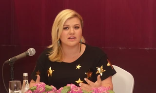 Ca sỹ Kelly Clarkson.