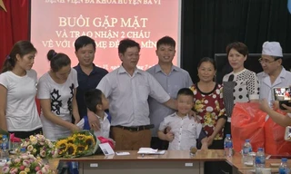 Tại buổi lễ trao nhận con giữa 2 gia đình tại BV Ða khoa Ba Vì.