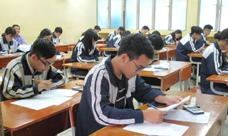 Thí sinh cần thận trọng trước thông tin xét tuyển tổ hợp “trái chân” của các trường. Ảnh: Nghiêm Huê.