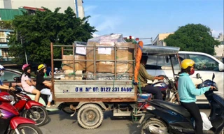 Xe ba bánh trên đường phố Thủ đô.