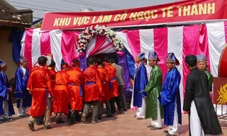 Hai ông ỉn làng Ném Thượng năm nay đã bị/được xử kín. Ảnh: Vnexpress. 