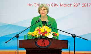 Giáo sư Drew Gilpin Faust, Hiệu trưởng đại học Harvard thuyết trình về chủ đề Nội chiến Mỹ trước khoảng 1.000 sinh viên ĐH KHXH&NV TPHCM.