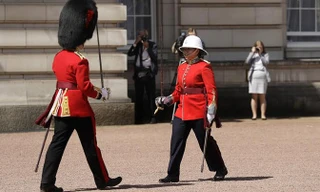Cô gái 24 tuổi làm đội trưởng đội cận vệ Hoàng gia Anh