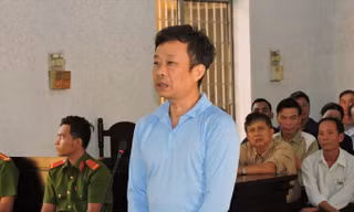 Bị cáo Y Tuyến Ksơr tại phiên xét xử sơ thẩm hôm qua 29/8.