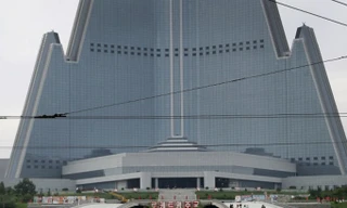 Tòa nhà Ryugyoung được khánh thành ngày 27/7. Ảnh: SCMP.