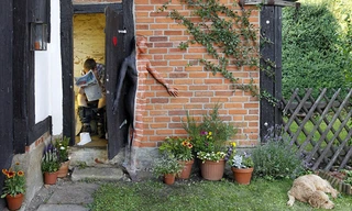 Người với tường hòa làm một