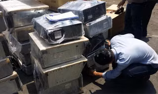 Nhiều doanh nghiệp nhập đồ điện tử đã qua sử dụng nhưng khai báo là phế liệu bị phát hiện. Ảnh: Ngô Bình.