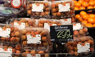 Vải thiều Việt Nam lần đầu xuất hiện ở kệ siêu thị Thái Lan