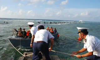 Đổ bộ lên đảo Phan Vinh.