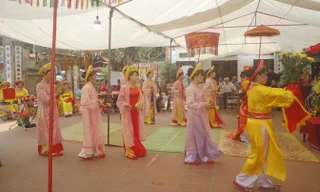 Một nghi lễ tại đình làng Đông Hồ. 