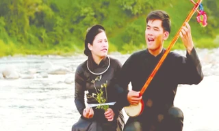 Hai nghệ nhân hát Then, đàn tính ru hồn người đến chốn bồng lai tiên cảnh.