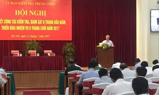 Chủ nhiệm Ủy ban Kiểm tra Trung ương Trần Quốc Vượng phát biểu tại hội nghị.