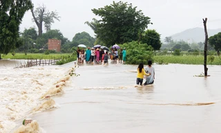Đập tràn ở Gia Lai bị ngập khoảng 1m.