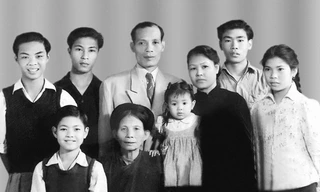 Ảnh Tết gia đình xưa (khoảng 1960). Nguồn: Hiệu ảnh Quốc Tế.