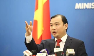 Người phát ngôn Bộ Ngoại giao Việt Nam Lê Hải Bình mời phóng viên đặt câu hỏi. Ảnh: Doãn Tấn/TTXVN