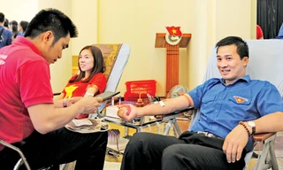 Anh Vũ Minh Lý, Giám đốc Trung tâm Tình nguyện Quốc gia hiến máu tại Ngày hội. Ảnh: Xuân Tùng.