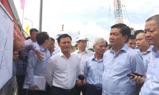 Bí thư TPHCM 'thúc' tiến độ các công trình chống kẹt xe