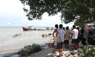 Dự án nạo vét luồng lạch ở Cửa Việt do Cty Duy Tân thực hiện bị dân phản đối. Ảnh: T.H.