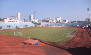 Sân vận động Chi Lăng đã được Ðà Nẵng bán cho Phạm Công Danh từ năm 2011, sau đó bị chia thành 14 lô để cầm cố ngân hàng. Ảnh: Nguyễn Thành.