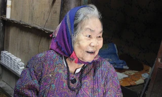 Cụ Nguyễn Thị Ðàm, 93 tuổi vẫn rất minh mẫn và khỏe mạnh.