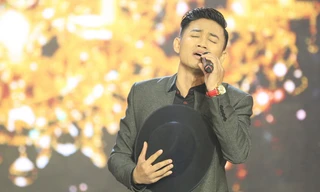 Quý Bình vừa chiến thắng cuộc thi ca hát và nhận nhiều lời mời ca hát.