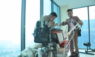 Nhà sáng chế trẻ Tạ Đình Huy ở Chương Mỹ (Hà Nội) đã bán ra khắp cả nước hơn 1.000 máy nông nghiệp đa năng “12 trong 1”. Ảnh: Quang Trần.