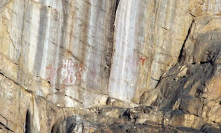 Một số hình ảnh bức vẽ trên các vách núi ở Quan Hóa (Thanh Hóa). Ảnh: Hoàng Lam.