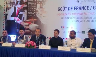 Họp báo tại ĐSQ Pháp ở Hà Nội và bữa tối tôn vinh ẩm thực Pháp. Ảnh: V.H.