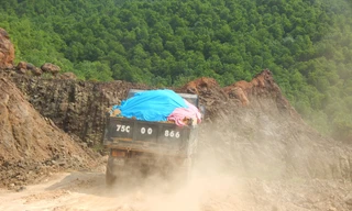 “Câu giờ” hoàn thổ mỏ để trộm đất