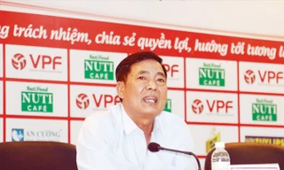 Những phát ngôn của ông Trần Mạnh Hùng trong đoạn đối thoại với ông Dương Văn Hiền ngày 15/5 được cho là phản cảm, không tương xứng với trách nhiệm và vị trí của ông ở VPF. Ảnh: VSI.