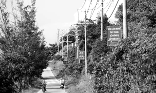 EVN SPC đã vượt qua nhiều thách thức để đưa điện lưới quốc gia đến xã đảo Lại Sơn (huyện Kiên Hải, Kiên Giang) vào cuối năm 2016.