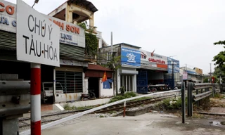 Rào chắn dân sinh trên đường Giải Phóng.