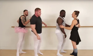 Các lực sĩ thể hình tập múa ballet.