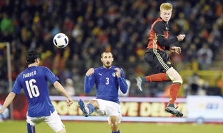 Trận đấu Italy-Bỉ được xem là trận chiến quyết định ngôi đầu bảng tử thần. Ảnh: Goal.com.